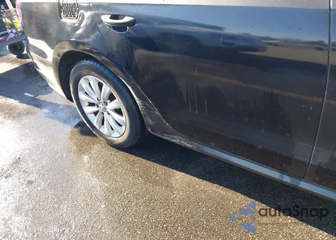 2013 Volkswagen Passat 2.5L S z USA, uszkodzony, nr VIN 1VWAP7A3XDC072004